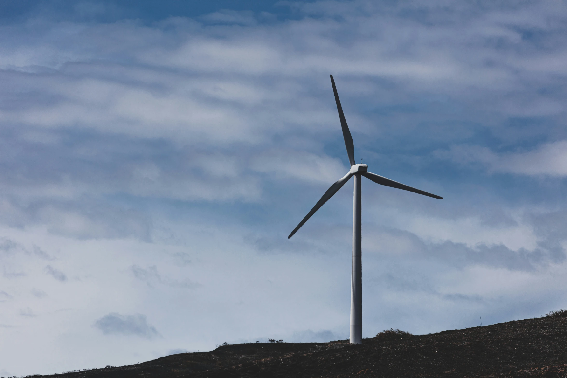 a large windmill is seen from the bottom