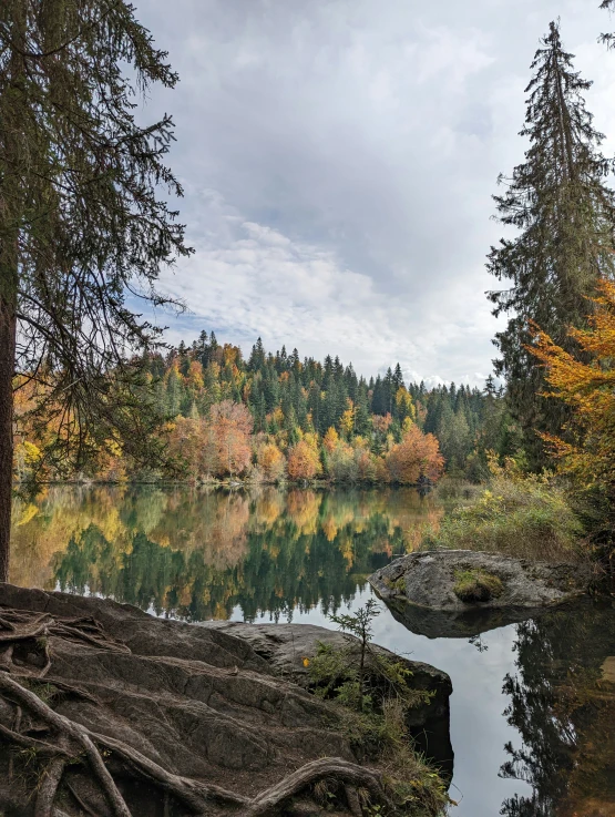 the water is still clear during this fall season