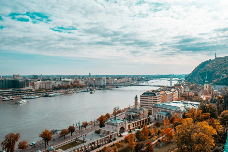 this city has several rivers and bridges