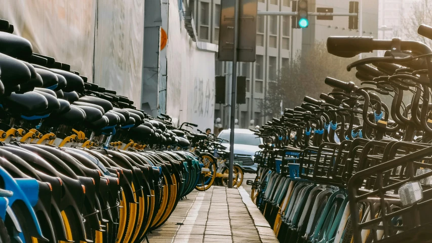 a row of bikes sitting next to each other