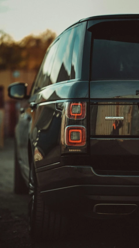 the back of the range rover from the rear