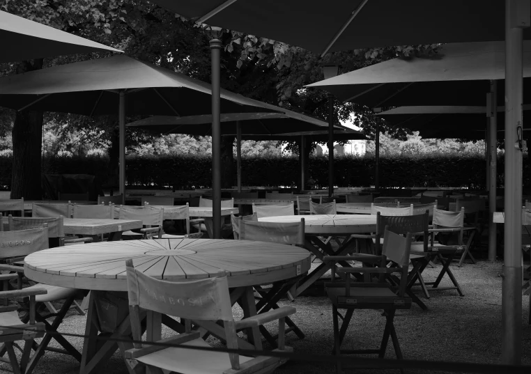 a black and white po with table and chairs outside