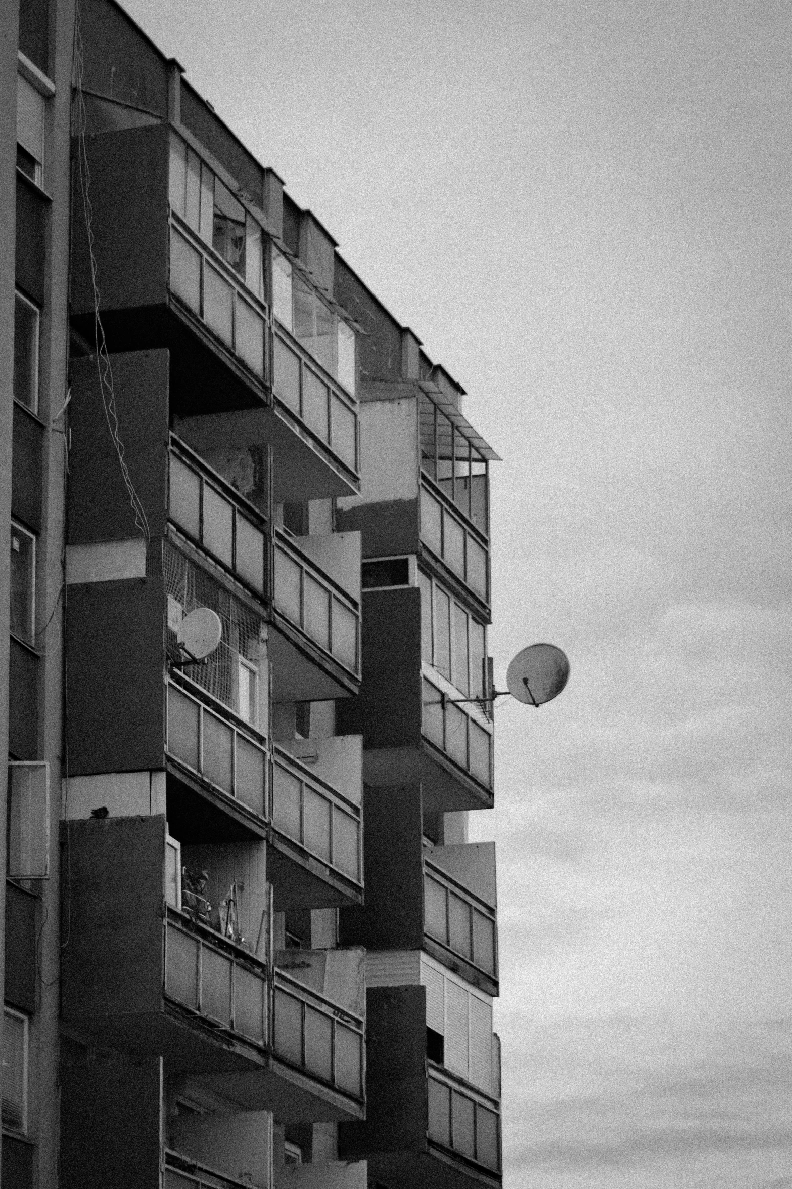 the top of an old apartment building has balconies