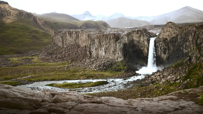 the water falls over the rocks into the gorge