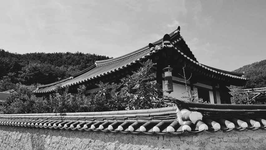 this is the roof and roof of an old building