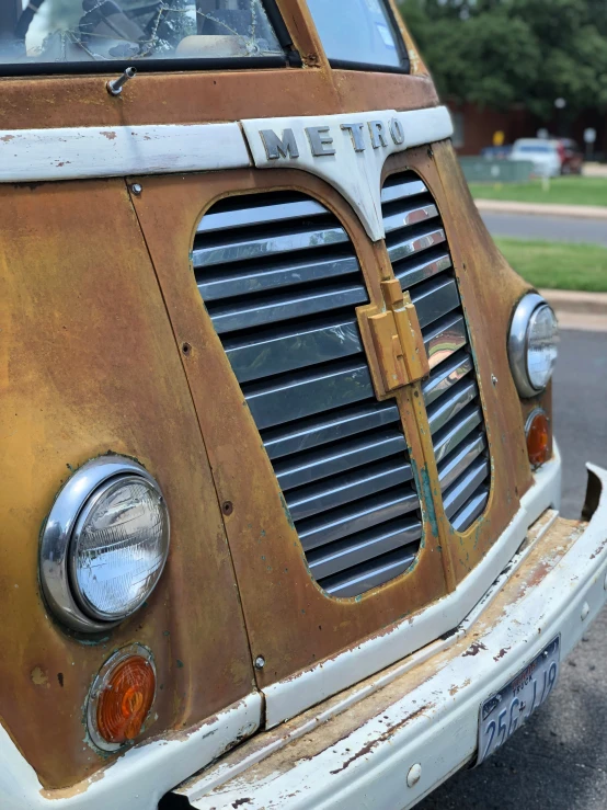 an old car with some rust on it parked