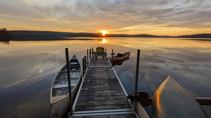 a boat that is sitting on a dock