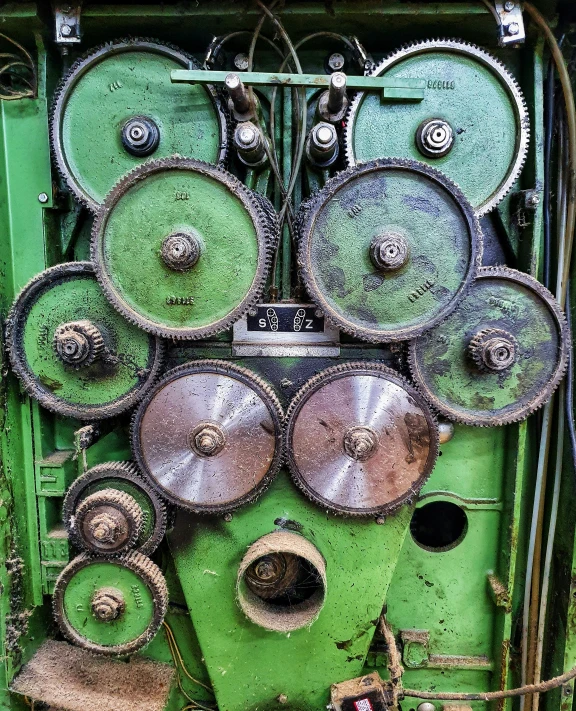 there are many green gears all in one po