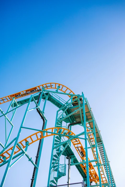 a close up view of the roller coaster at seaworld park