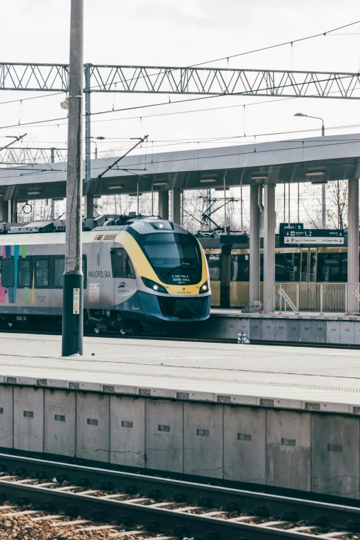 a train engine pulling into the train station