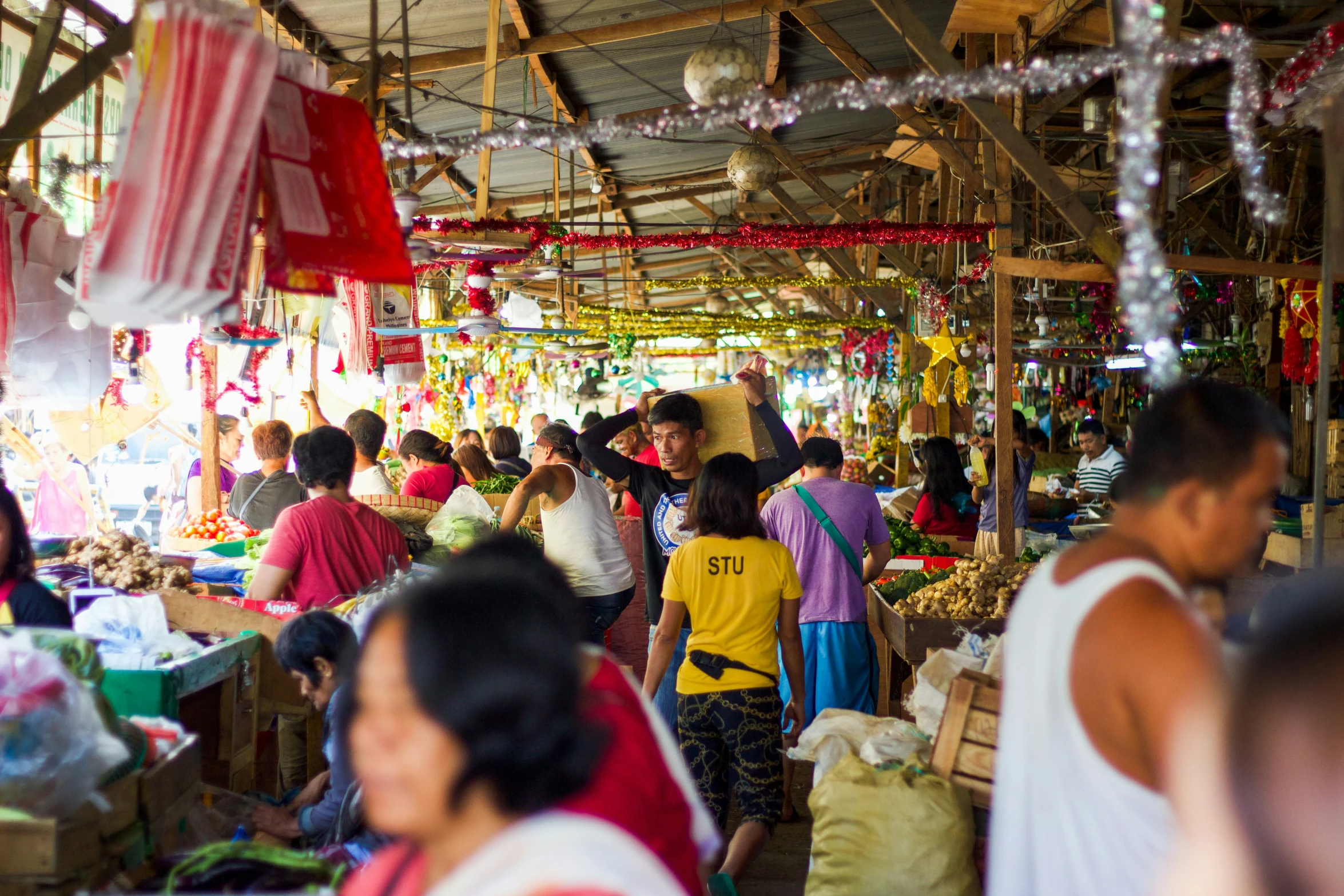 a crowded market in the middle of an indoor place