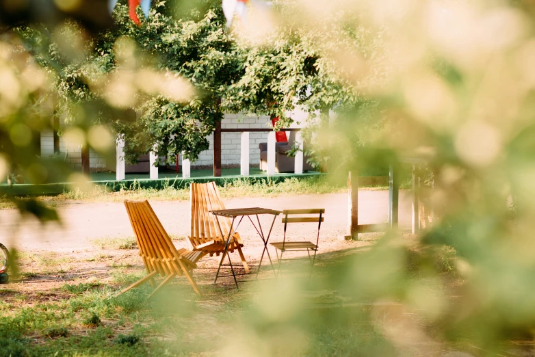 there are chairs that are outside in the grass