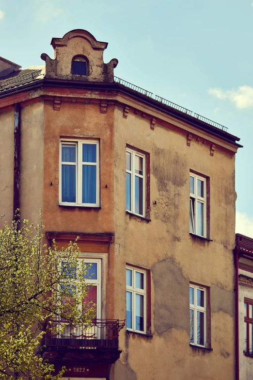 an old building with several windows and a balcony