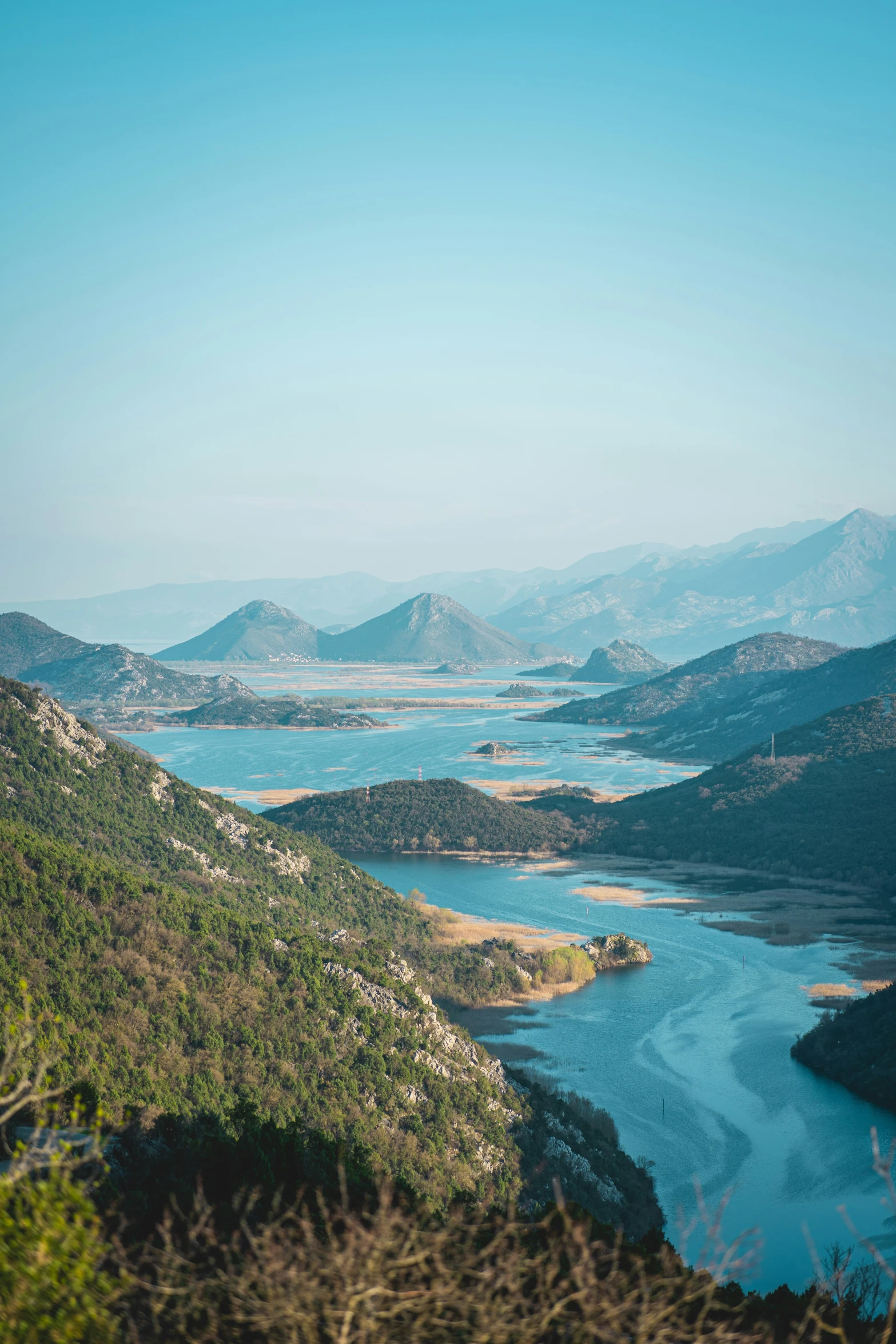 a scenic s of a lake and mountains