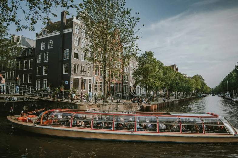 a boat traveling down a canal next to tall buildings