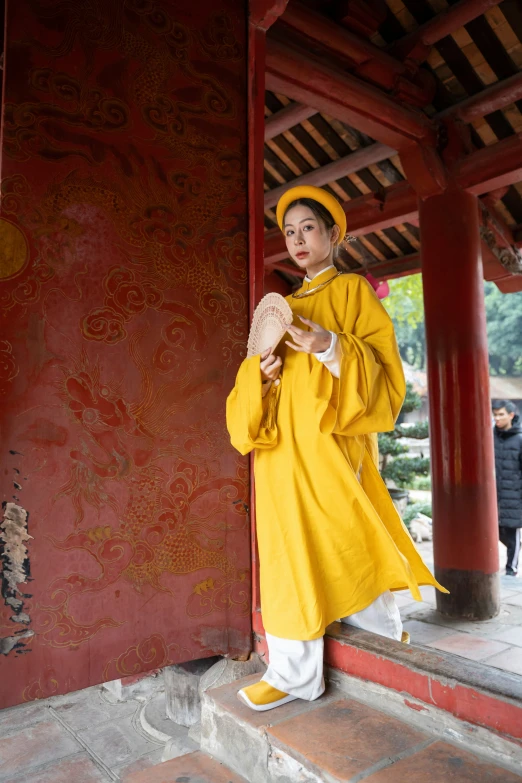 the woman in a yellow outfit is posing for a picture