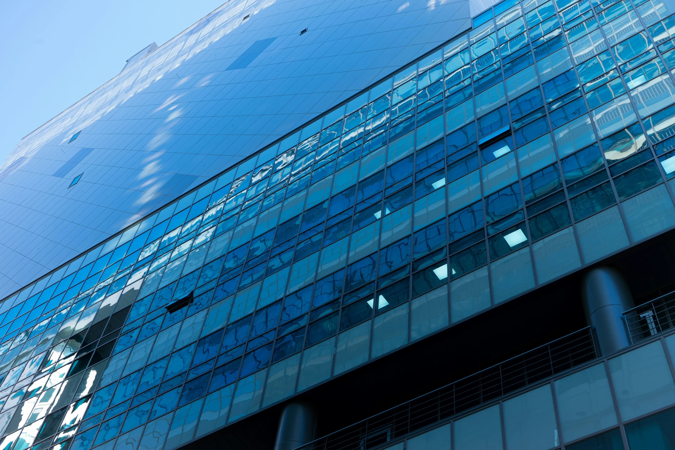 a very large tall building next to a blue sky