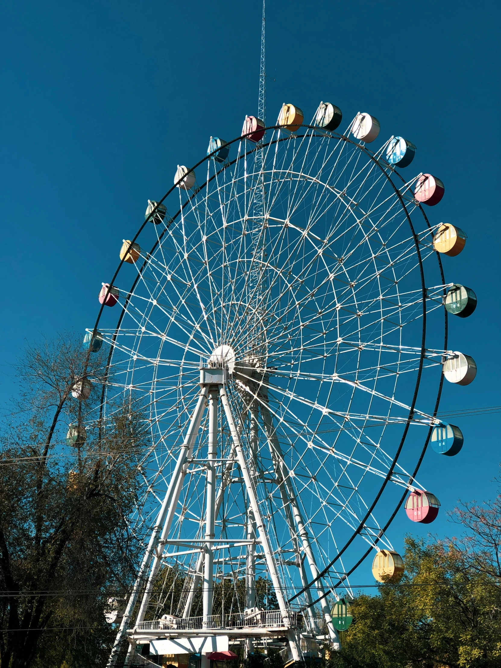 a ferris wheel with many colorful balls attached