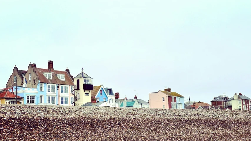 a group of houses on the beach in the evening