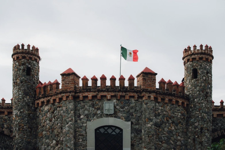 the italian flag is flying in the wind at this castle