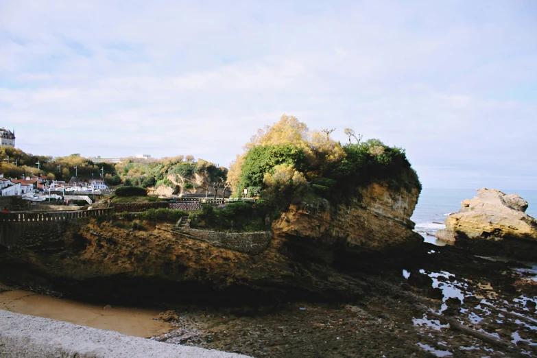 there are small rock formations next to the beach