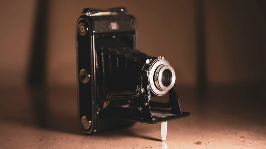 an antique camera on a table ready for some po shoot