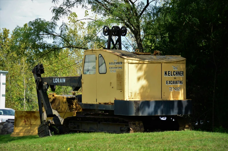 an old vehicle is parked in the grass