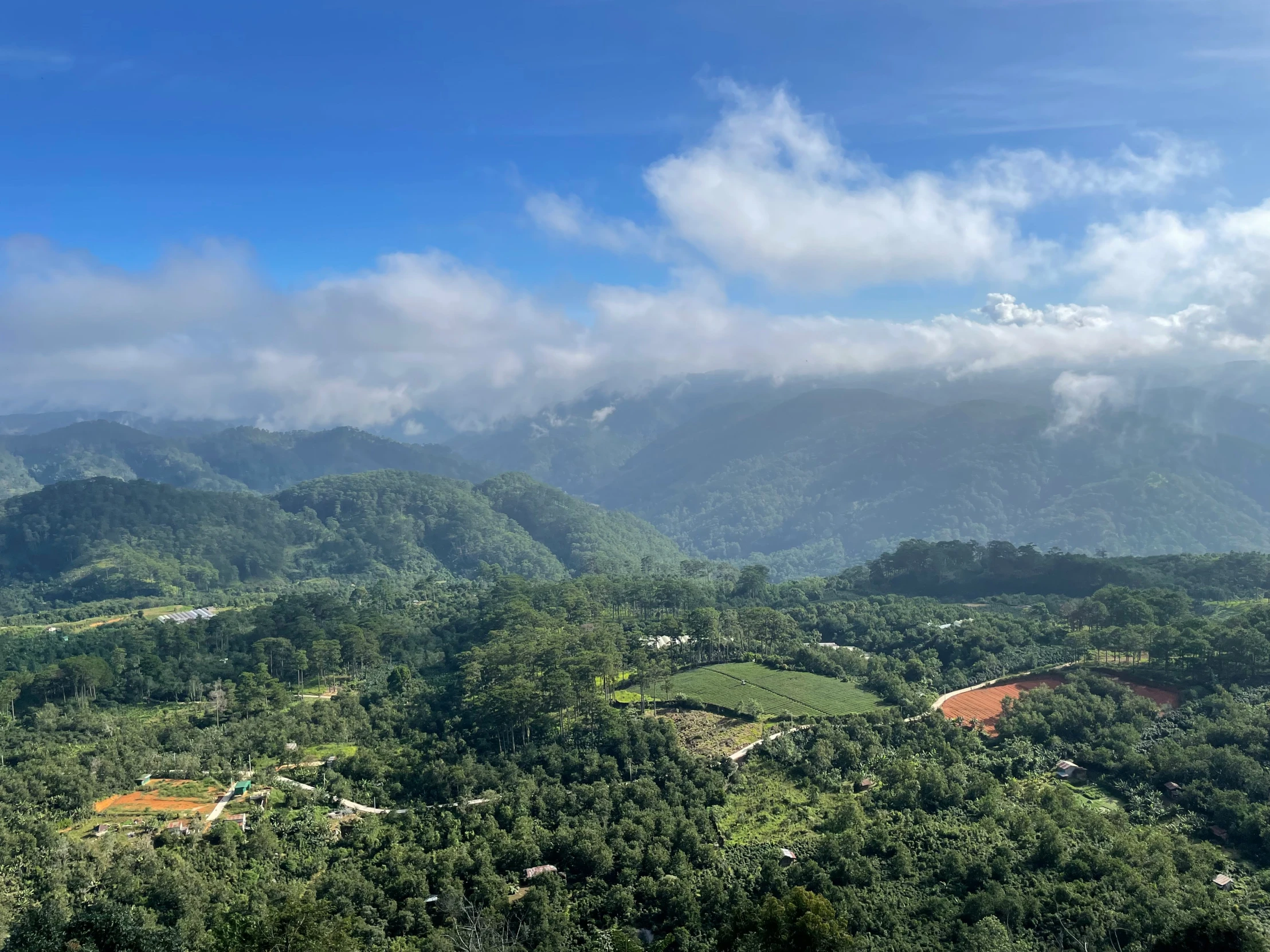 an overview of some mountain ranges with a valley, buildings and houses