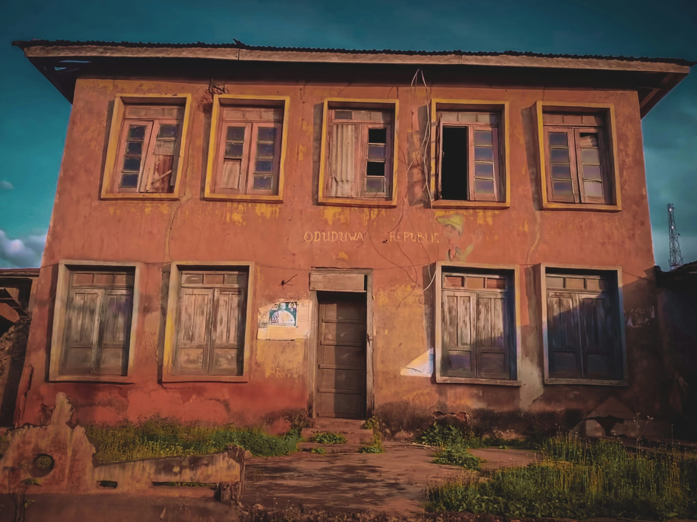 the side of an old house with windows