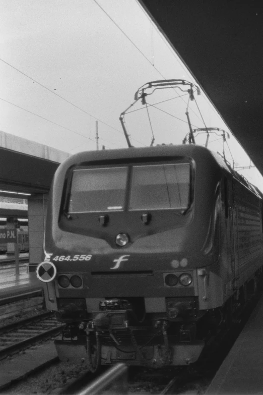 a train pulling into a train station next to another train