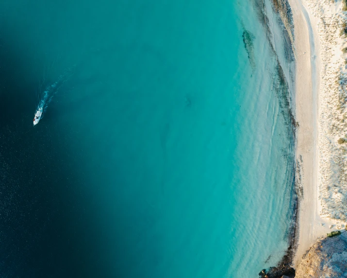 the ocean has an image of a beach