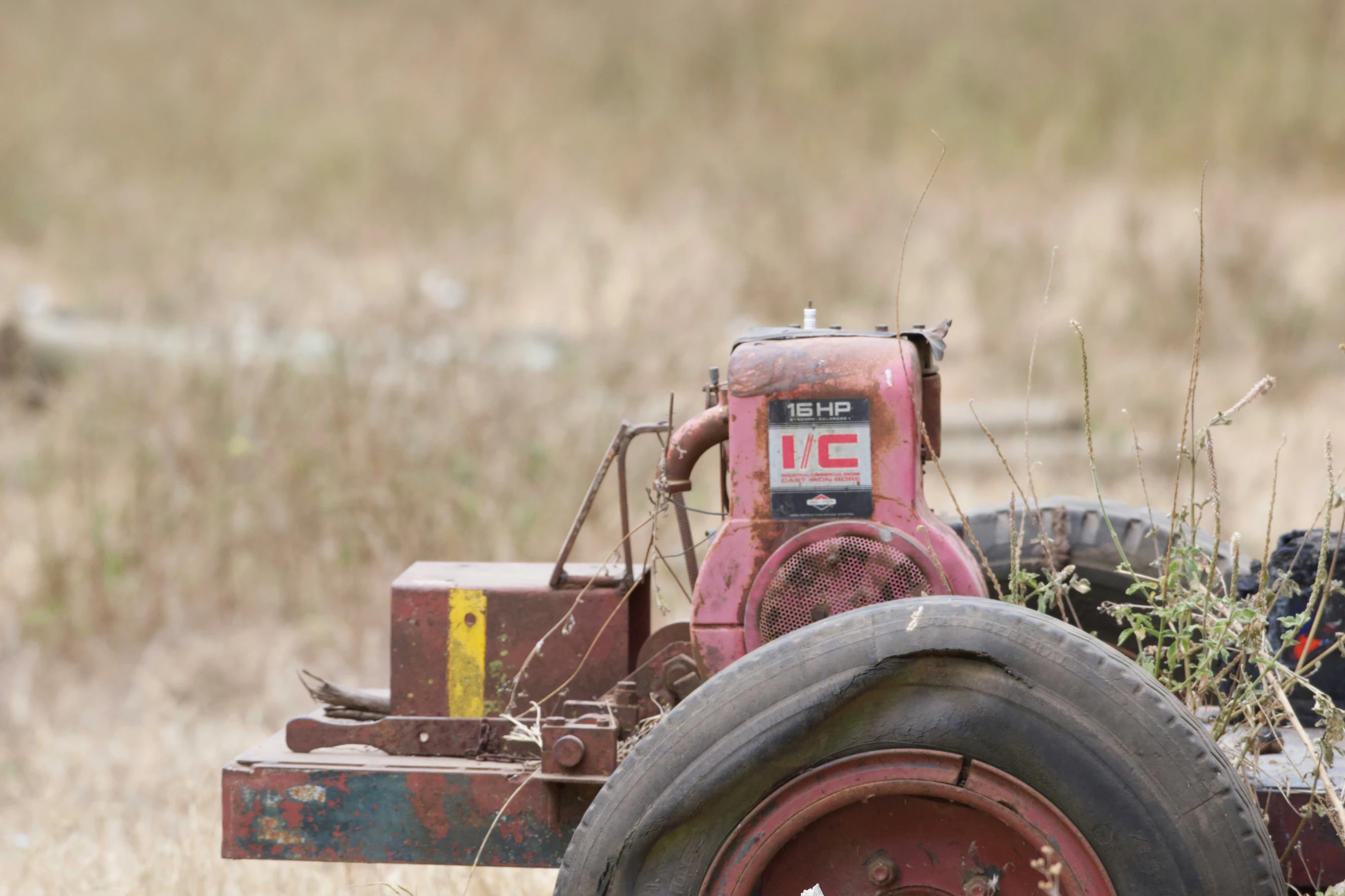 an old tractor with no wheels on the side of it