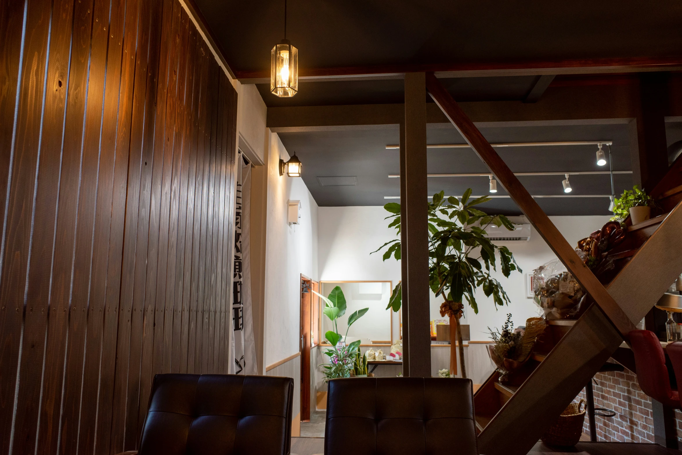 a room with a few chairs and some plants