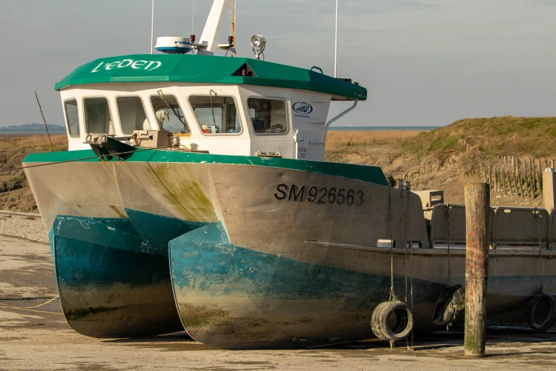 there is a boat docked at the beach