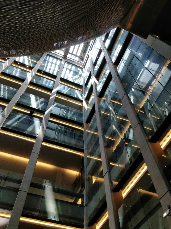 the sun shines through the blinds in an office building