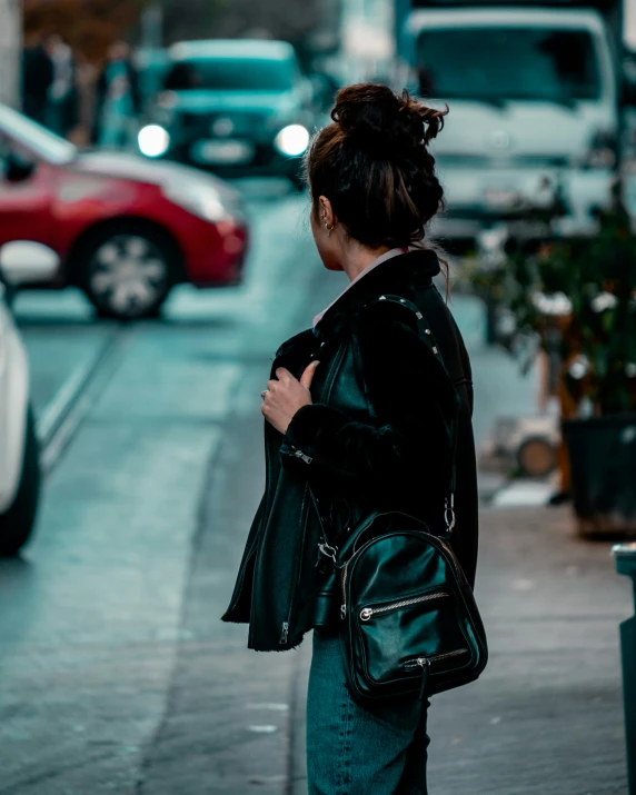 a lady wearing a green jean, jeans and shoes with her handbag