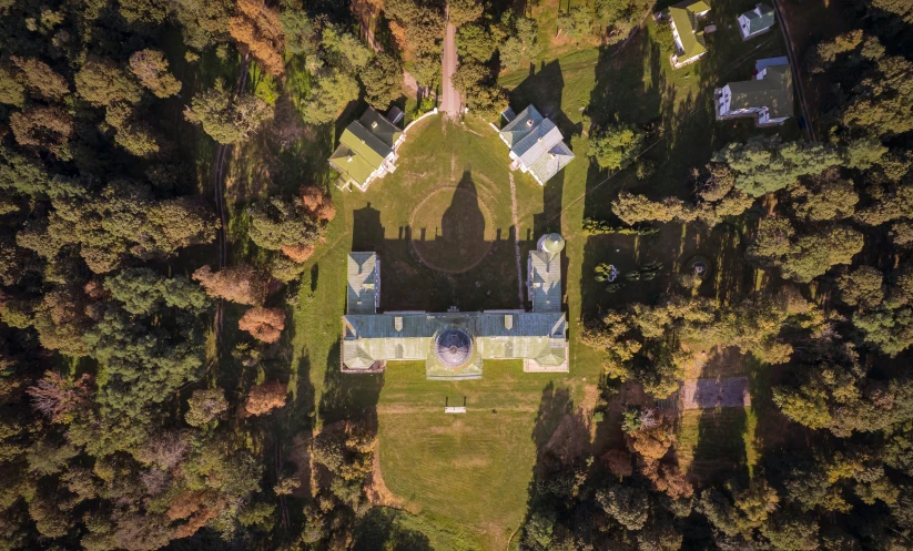 the house is surrounded by lots of trees and houses