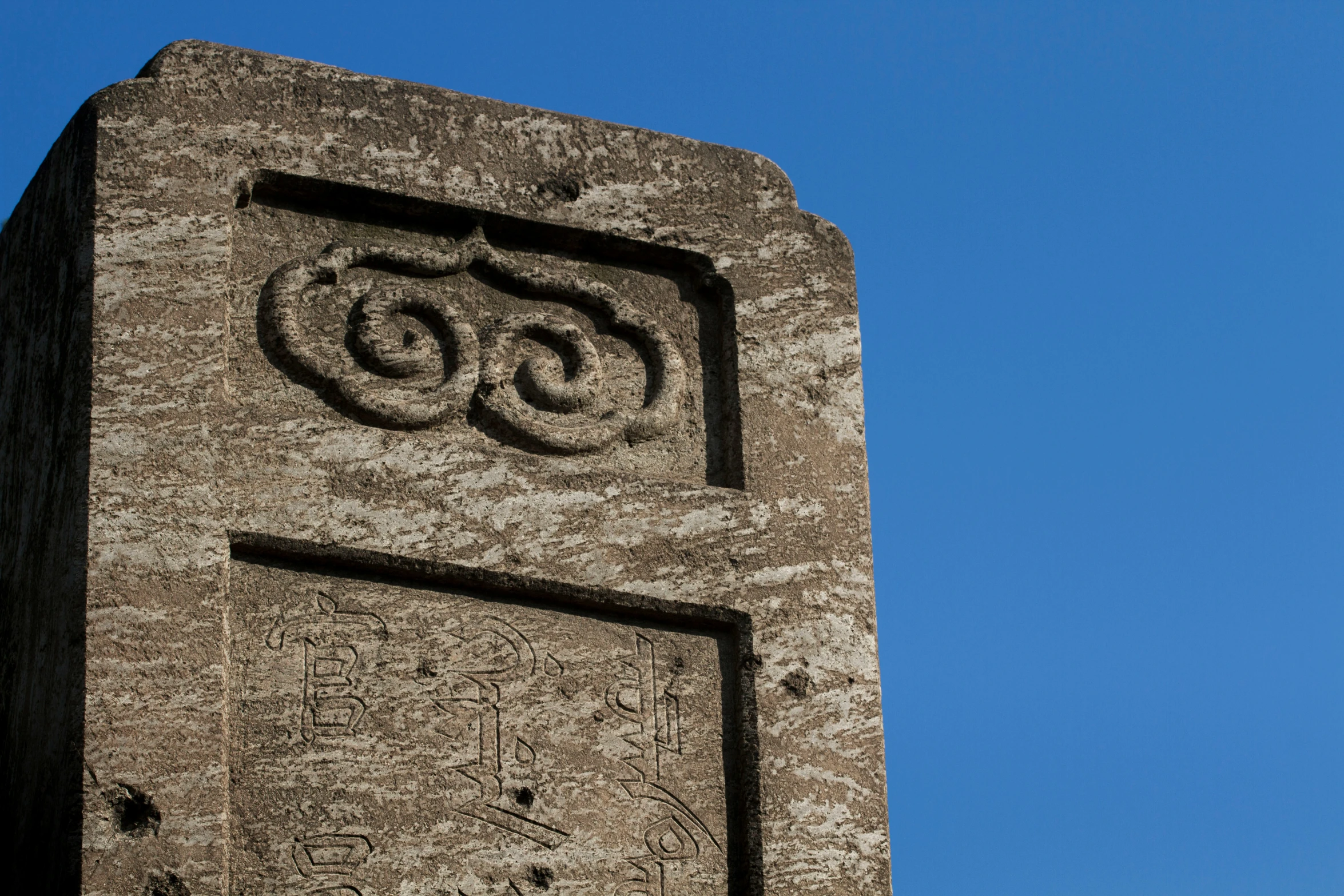 a statue of the letters c o w on a building