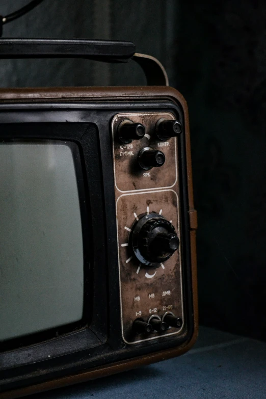 an old fashioned television sitting next to a black wall