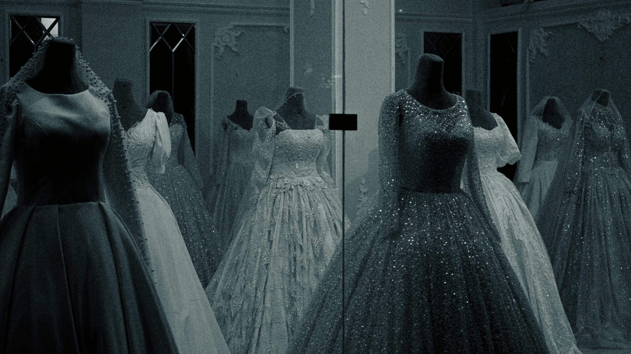 there are many wedding dresses on display