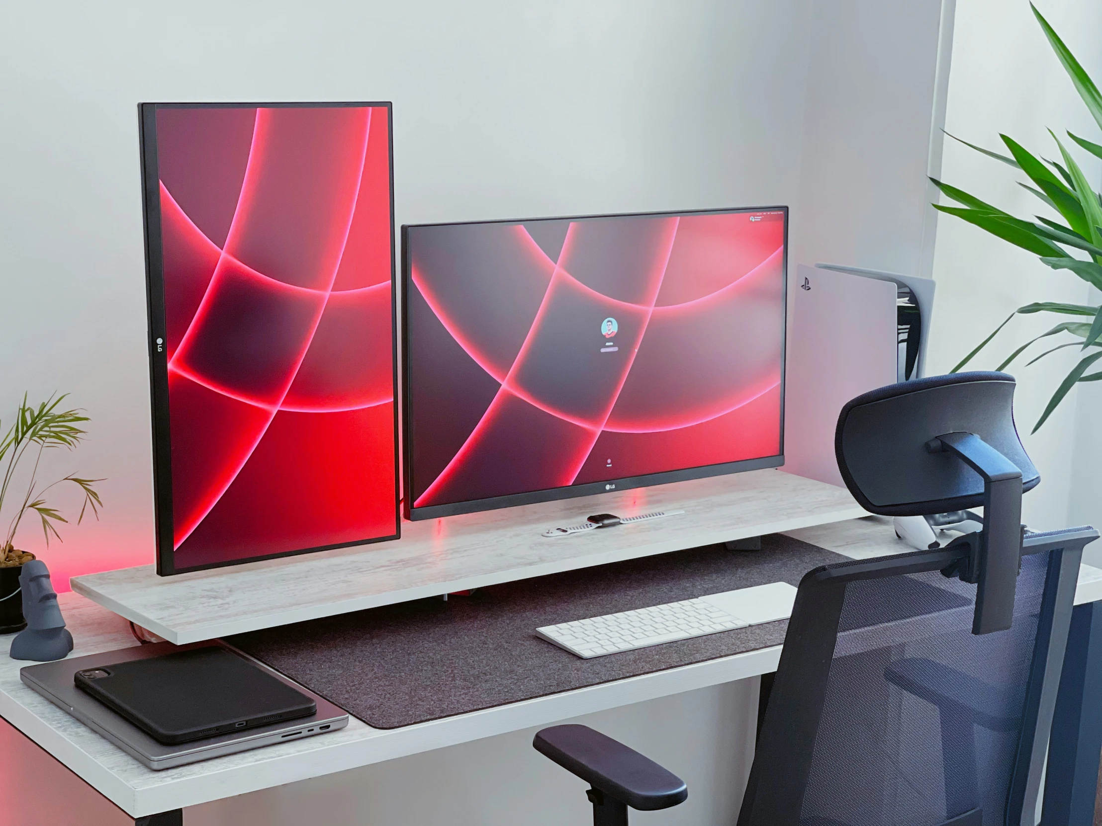 an imac computer and its desktop monitor are sitting on a desk