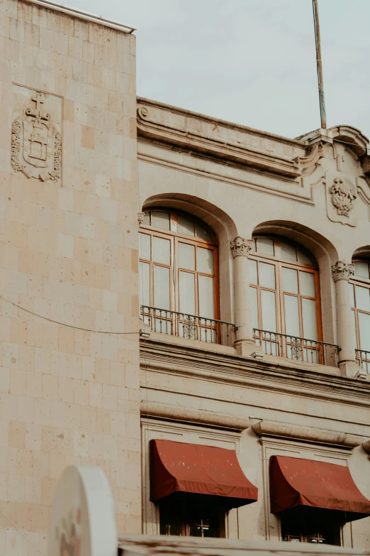 a building with lots of windows sitting next to a traffic light