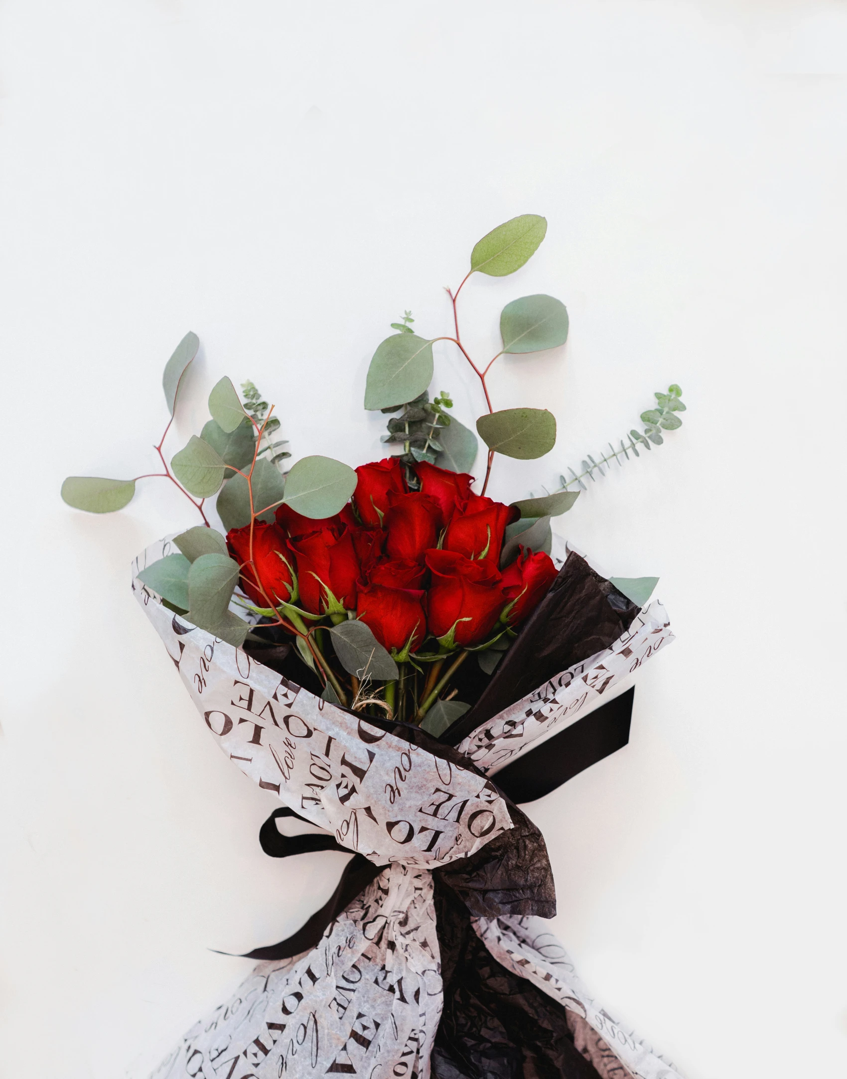 a bunch of red roses sitting on top of a table