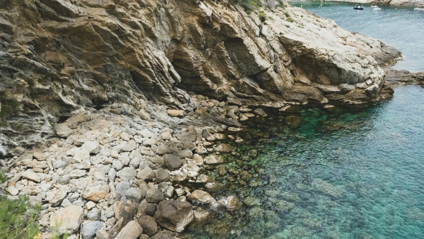 a small sandy beach near some water