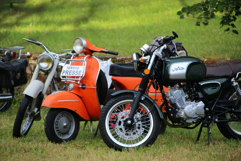 there are three motorcycles that are parked on the grass