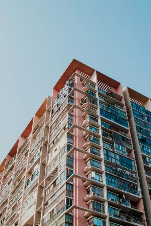 an image of an apartment building in the city