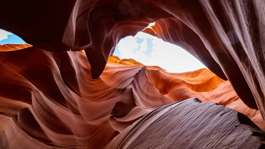 the sunlight is shining through the canyon walls