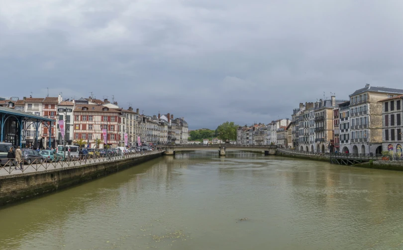 the buildings are on both sides of a river that has water running through it