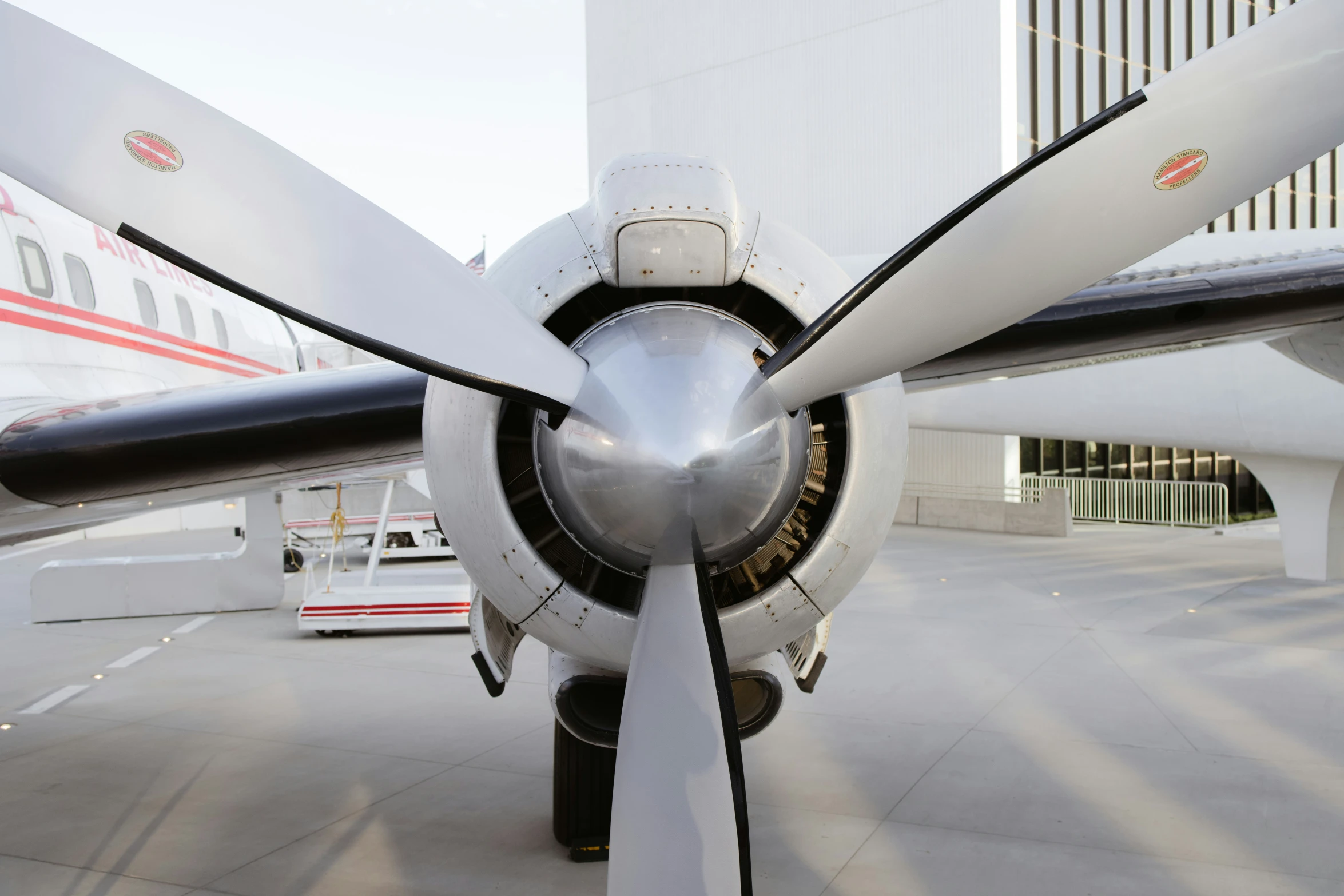 the front view of an airplane showing two blades on the blades