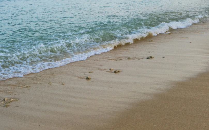 an image of waves crashing on the beach